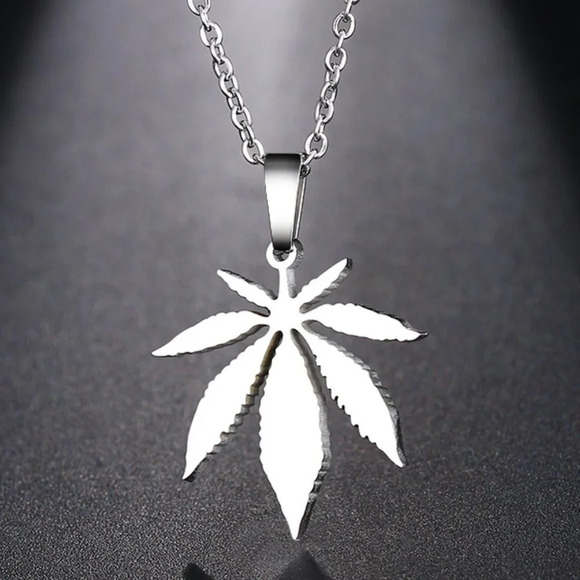 🔥 Refine Maple Leaves Delicate Dainty 925 Silver Plated Necklace,EVGG1078 - Picture 1 of 2